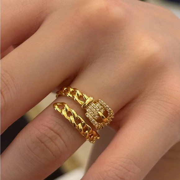 Jewelry - Elegant Gold Tone Belt Adjustable Size Ring
